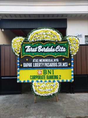 Papan Bunga Duka di Kayoa Barat