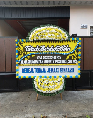 Papan Bunga Duka di Kayoa Barat