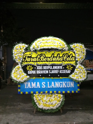 Papan Bunga Duka di Kayoa Barat