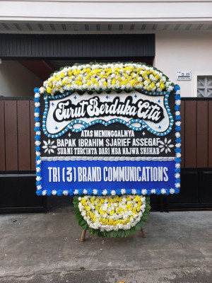 Papan Bunga Duka di Kayoa Barat